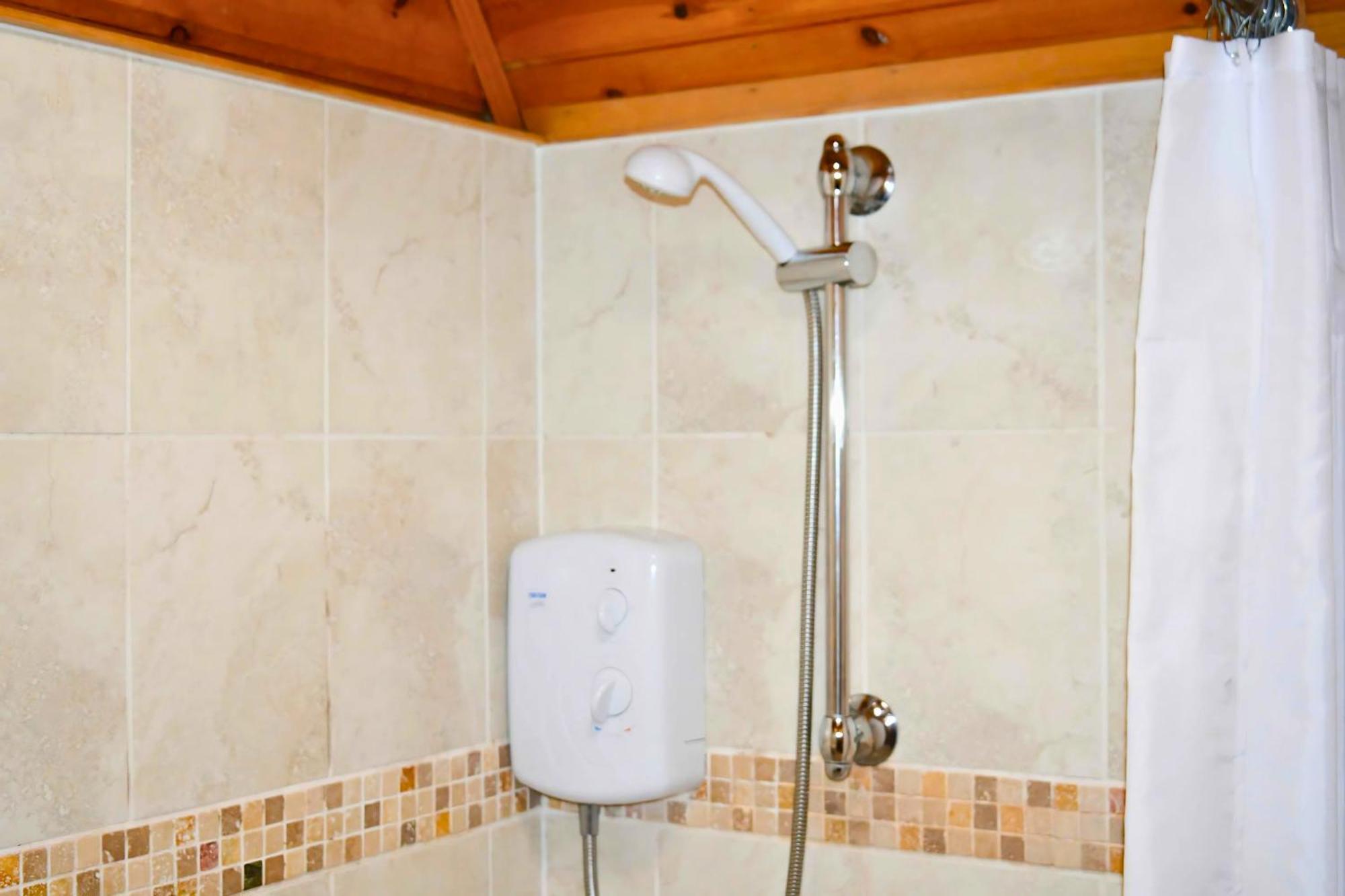 Peaceful Cowslip Lodge - Finlake Spa Resort In Devon Chudleigh Bagian luar foto
