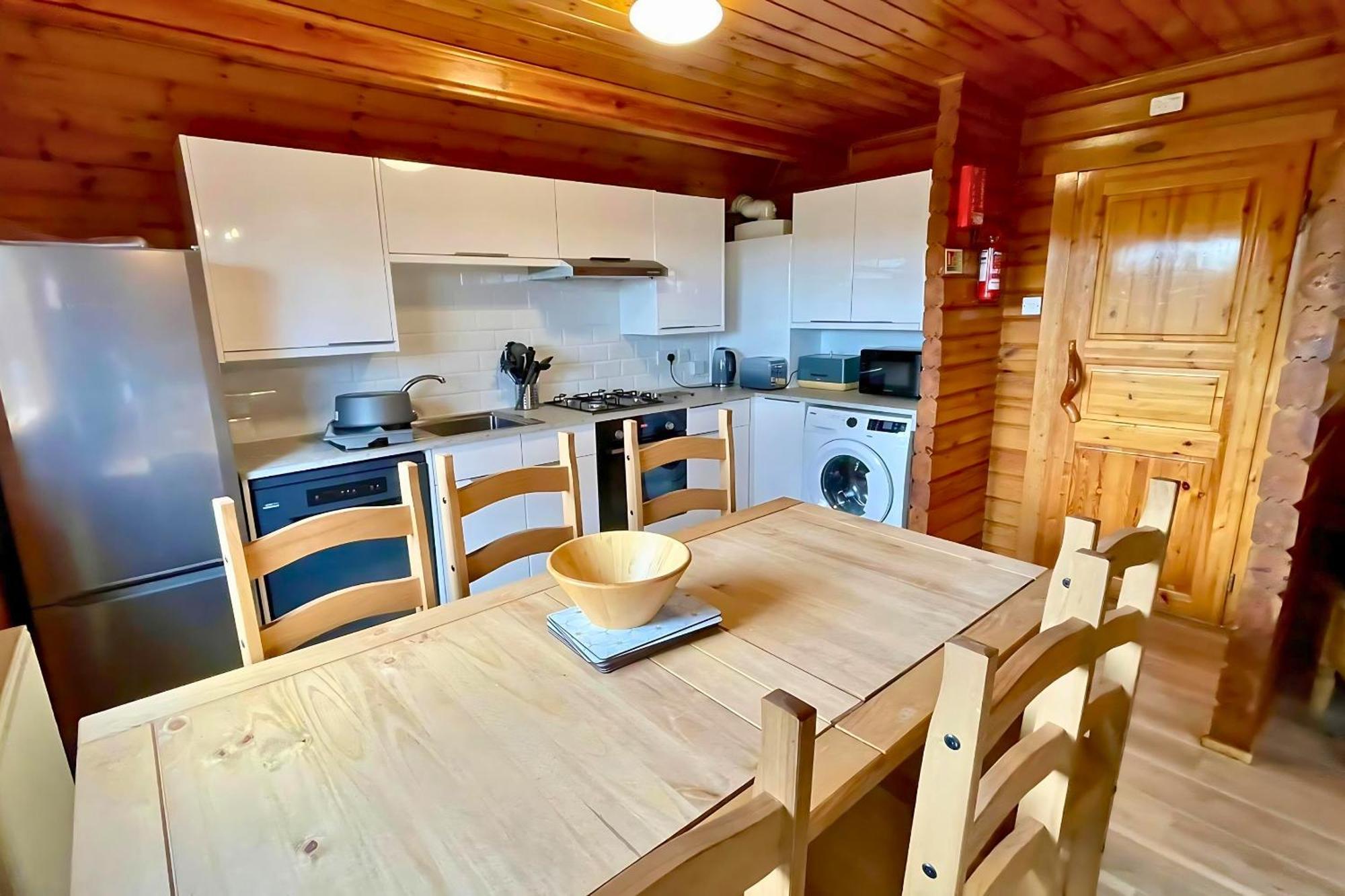Peaceful Cowslip Lodge - Finlake Spa Resort In Devon Chudleigh Bagian luar foto