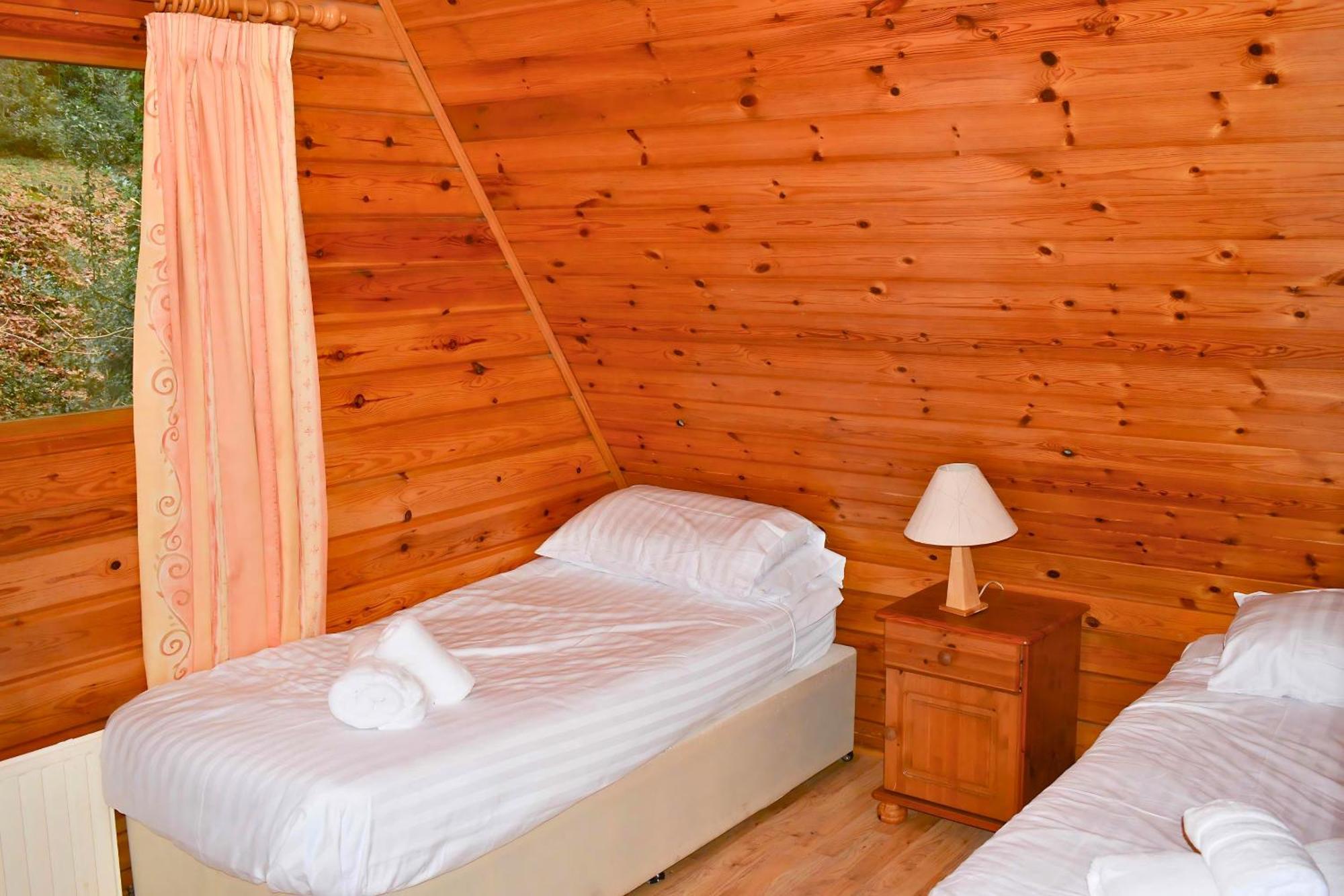 Peaceful Cowslip Lodge - Finlake Spa Resort In Devon Chudleigh Bagian luar foto